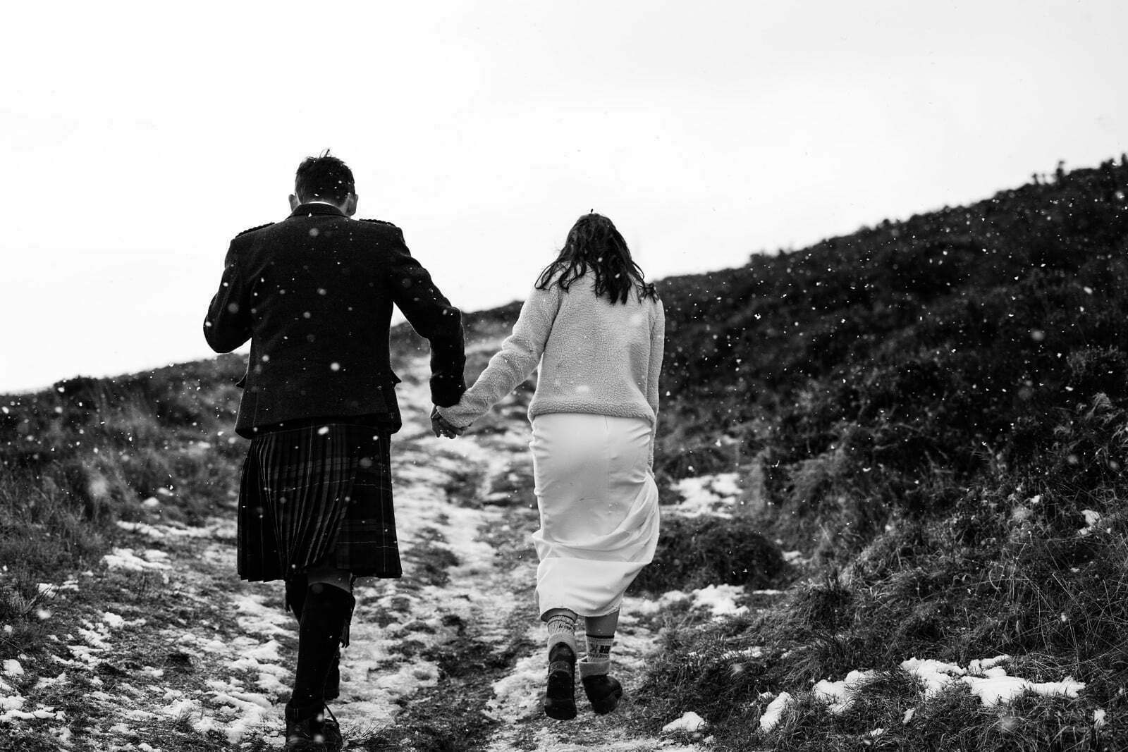 micro wedding planner scotland aberdeenshire walk portraits winter light golden hour cairn o mount snow hill mountain bride groom wedding photos