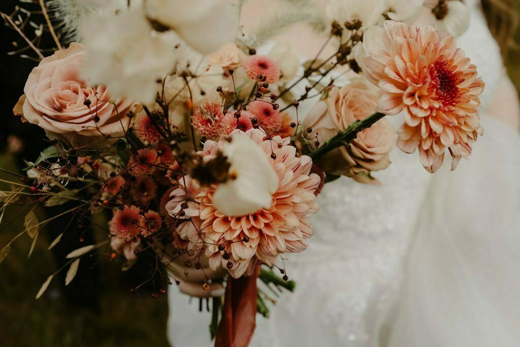 peach modern bridal bouquet