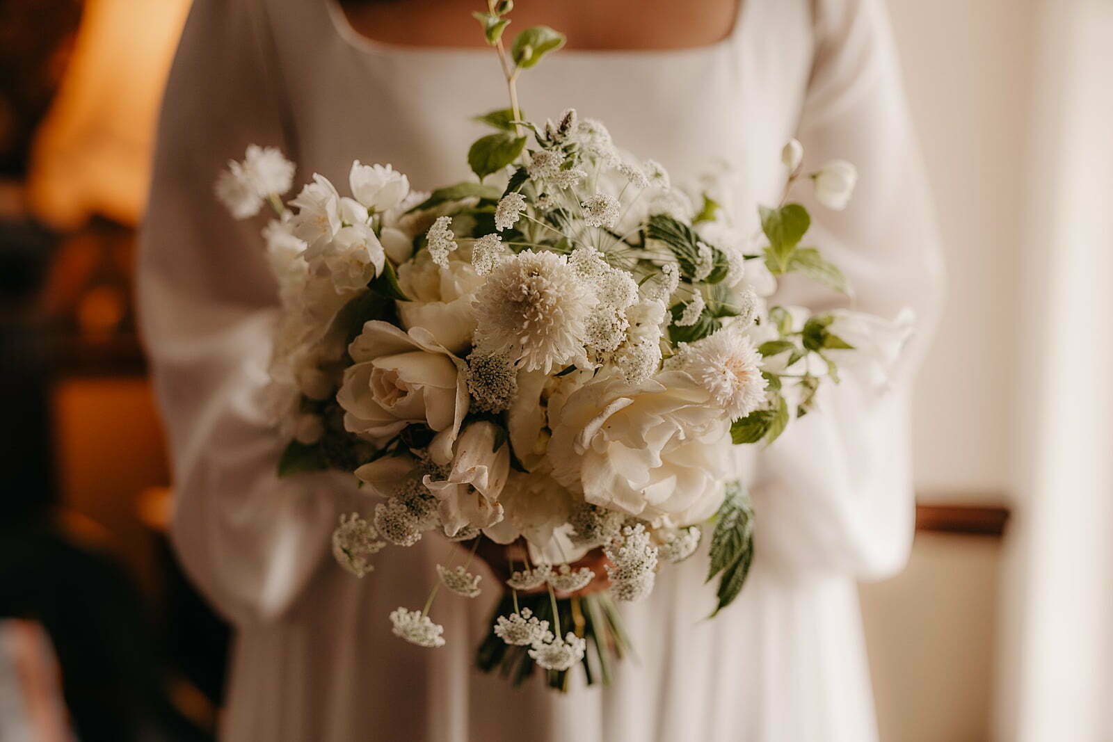 gloam white bridal wedding bouquet