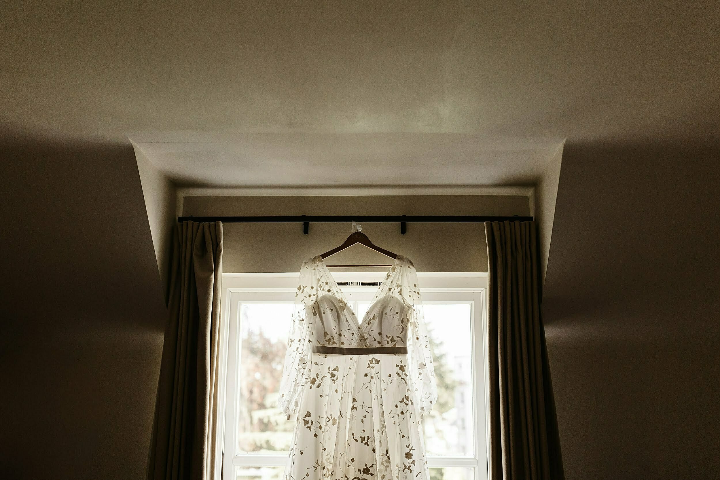 romantic autumnal micro wedding, long sleeve lace wedding dress