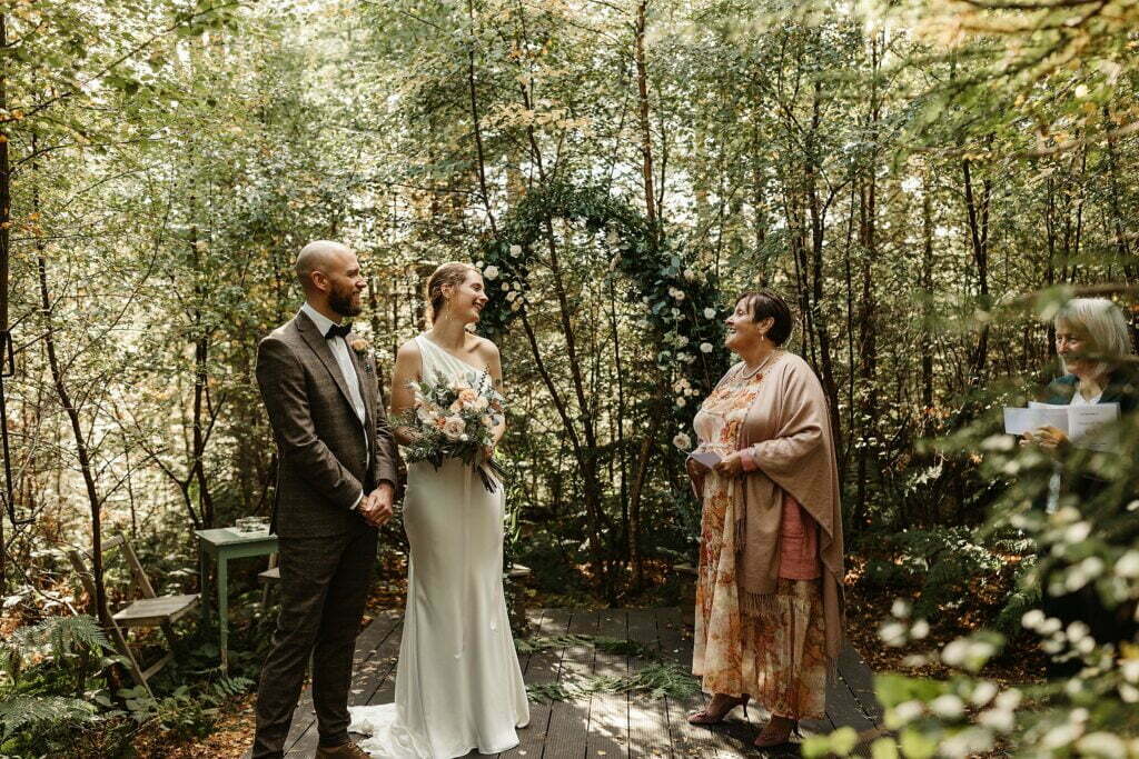 stylish autumnal glen dye elopement, humanist woodland wedding ceremony, hays flower arch, pastel bridal bouquet